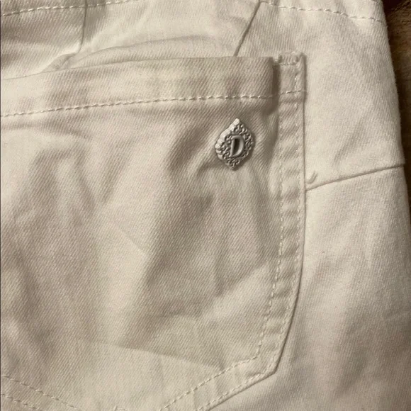 Democracy Stretch, Straight Leg Skimmer Fray Hem Jeans Size 2P - Picture 8 of 9